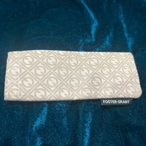 Foster Grant Beige Patterned Eyeglass Case